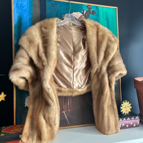 Vintage 1950s Elegant Tan Fur Stole Cape - Picture 4 of 14